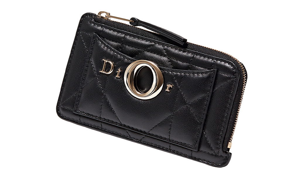 DIOR(ディオール)のマクロカナージュステッチとシグネチャーアイレットを配したブラックレザーのフラグメントケース