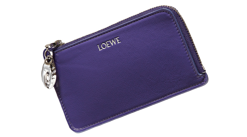 LOEWE(ロエベ)のパープルレザーにヤドカリモチーフの引き手がついたコイン&カードケース
