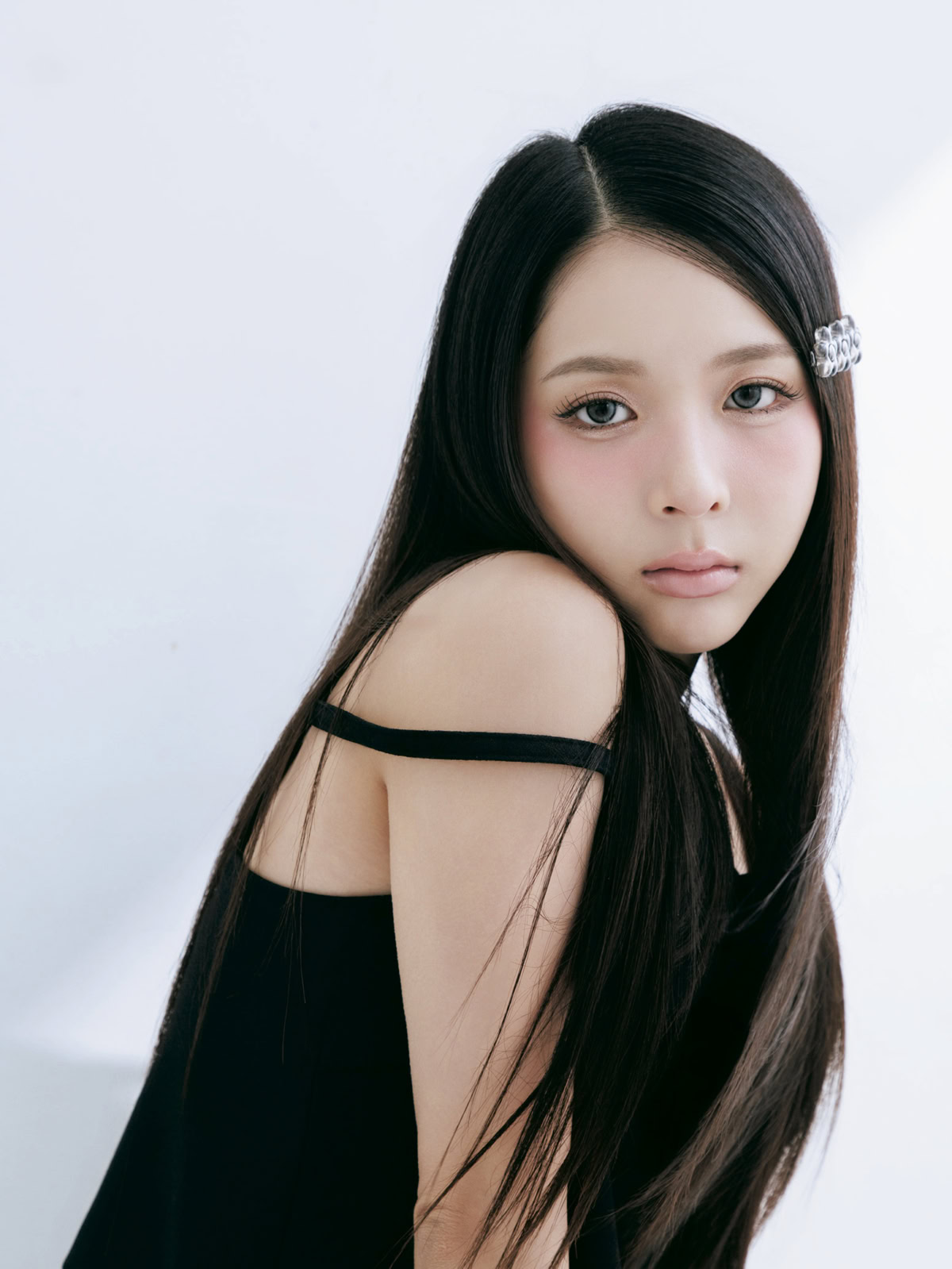 【簡単ヘアアレンジ】2026秋の垢抜けヘアはコレ♡「サイドパートストレート」の作り方【ヘアメイク笹本恭平直伝】