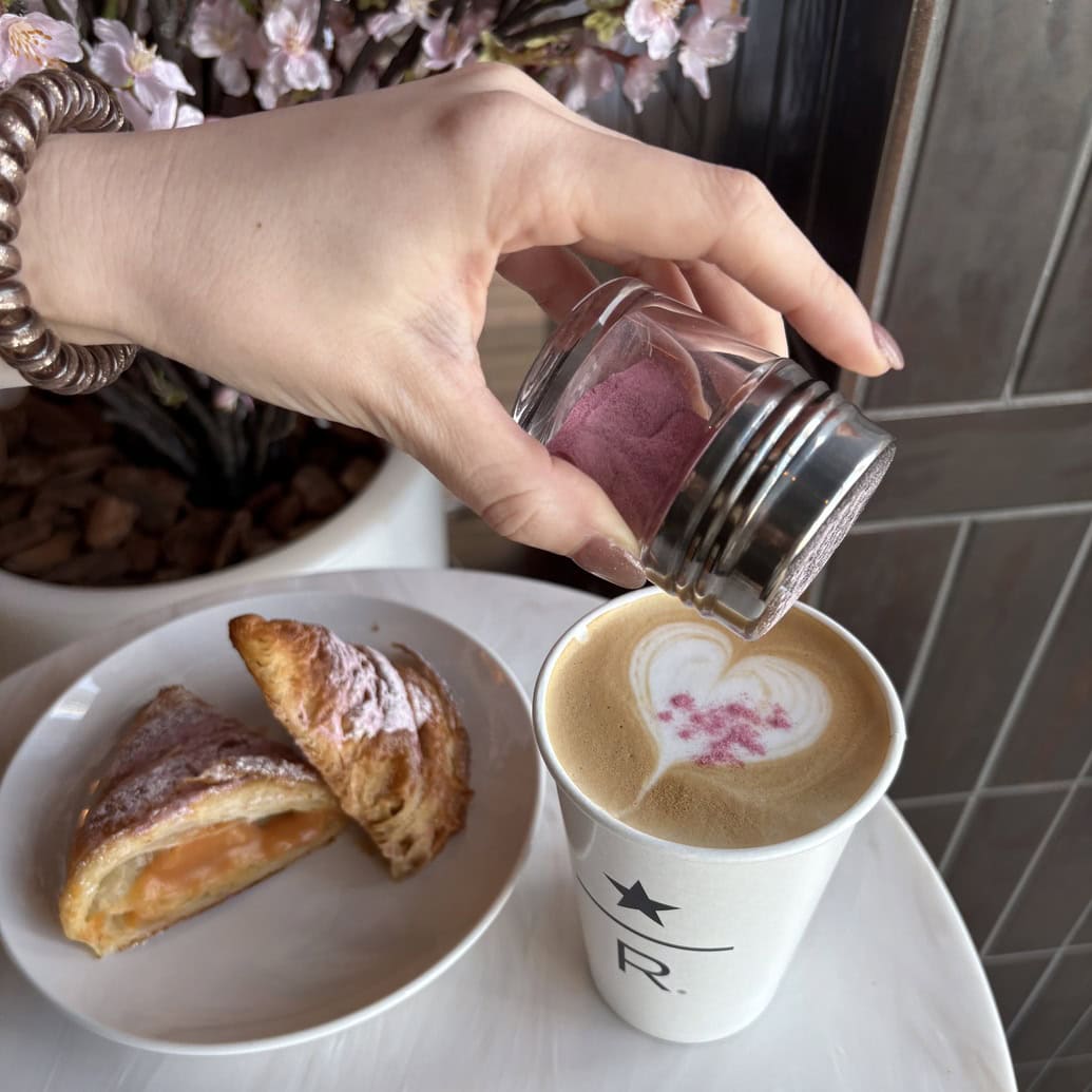 クラシック ダブル トール ラテ、サクラ ブルーミング パウダー