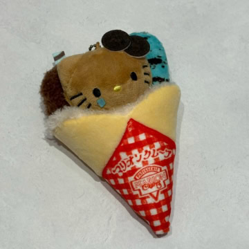 マリオンクレープ × HELLO KITTY　ぬいぐるみチャーム　チョコミントクッキーver.