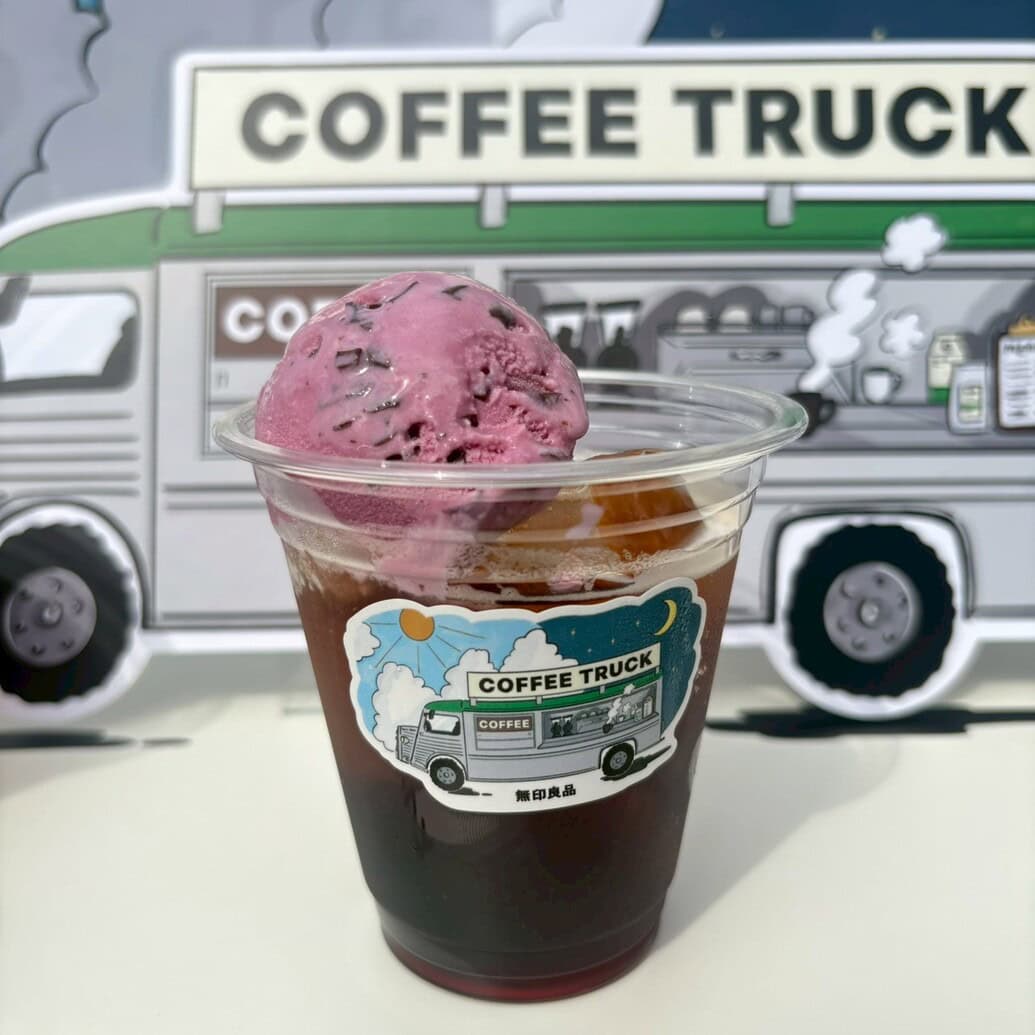 無印良品　カフェインレスコーヒー カシスソーダフロート ICED