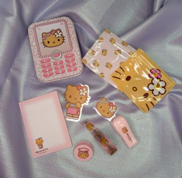 【付録レビュー】日焼け ハローキティの“文具9点セット”が超豪華♡ 平成レトロな可愛さがエモすぎる【sweet9月号】