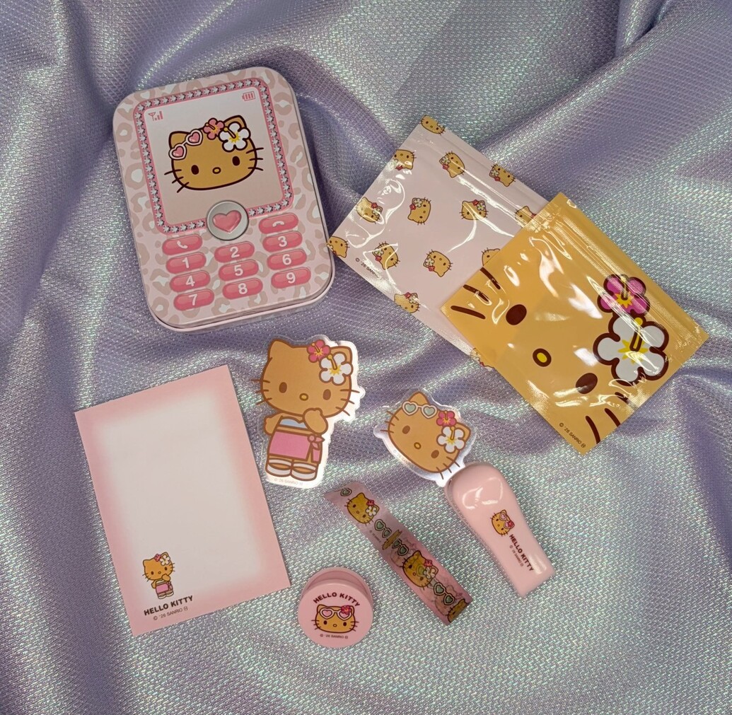 【付録レビュー】日焼け ハローキティの“文具9点セット”が超豪華♡ 平成レトロな可愛さがエモすぎる【sweet9月号】