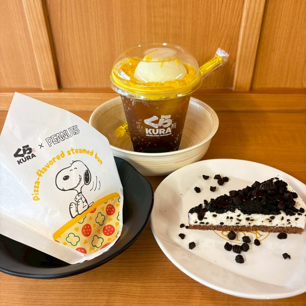 【くら寿司×PEANUTS】歴代スヌーピーたちが可愛すぎ♡ 限定メニュー＆激レアグッズを総チェック！