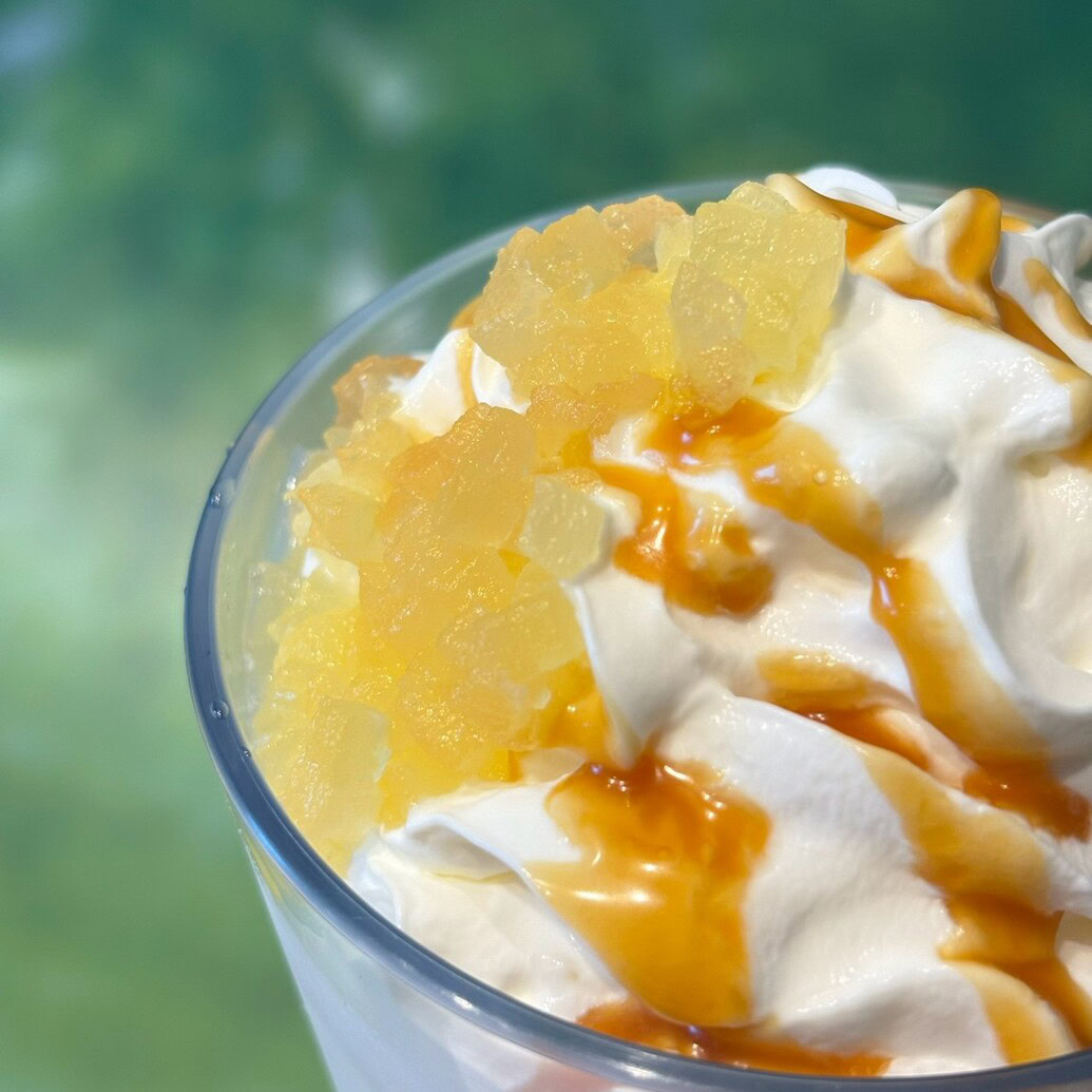 スタバ　青森やだらめぇりんご アーモンドミルクフラペチーノ®