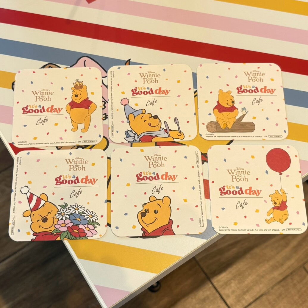 くまのプーさんデザインのカフェコースター6枚セット.