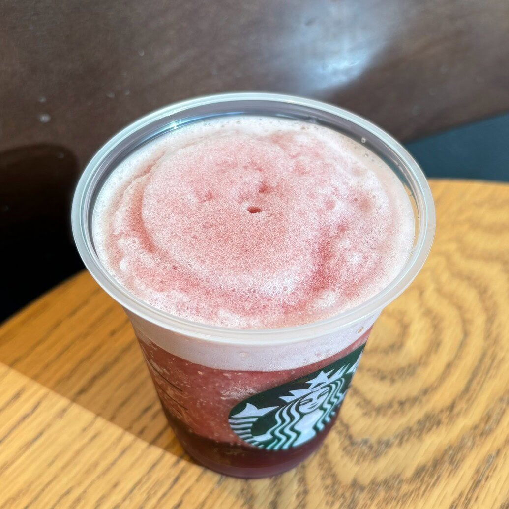 スタバ　芳醇 巨峰 フローズン ティー
