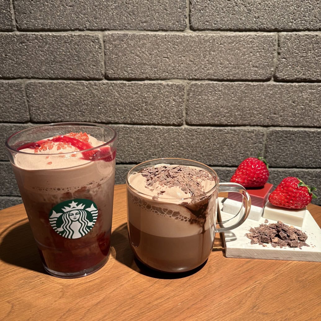 カカオ&ストロベリームース フラペチーノ®、カカオ ムース ラテ