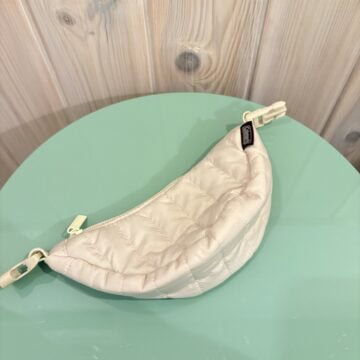 コールマン　クロワッサン形ポーチチャーム