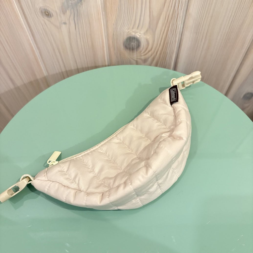 コールマン　クロワッサン形ポーチチャーム