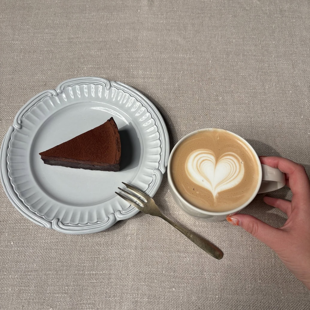 チョコレートタルト、スターバックスラテ