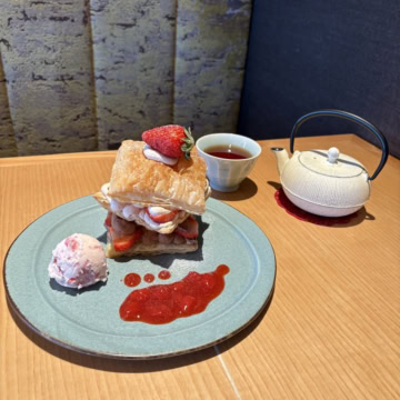 神楽坂 茶寮　いちごとミルクティーショコラの贅沢ミルフィーユ