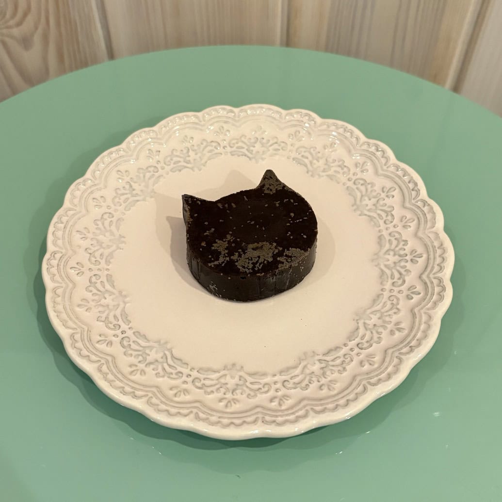 ファミリーマート　にゃんともおいしい くろねこテリーヌ ショコラ