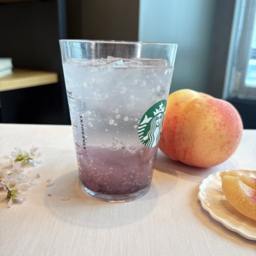 スタバ　桜 咲くよ 白桃 ソーダ