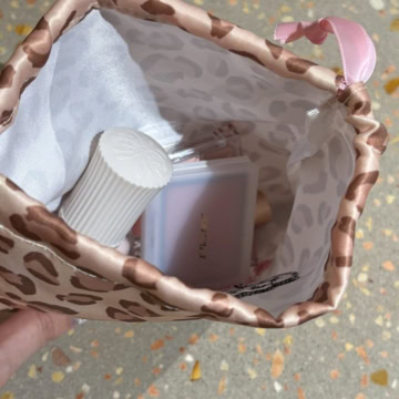 レオパード柄巾着ポーチ