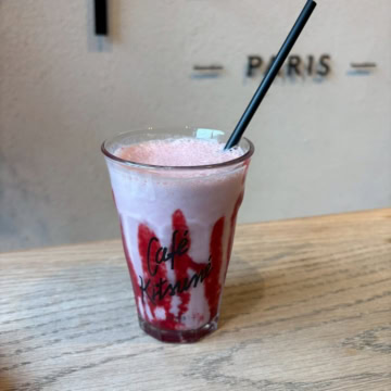 カフェ キツネ　ストロベリーミルク