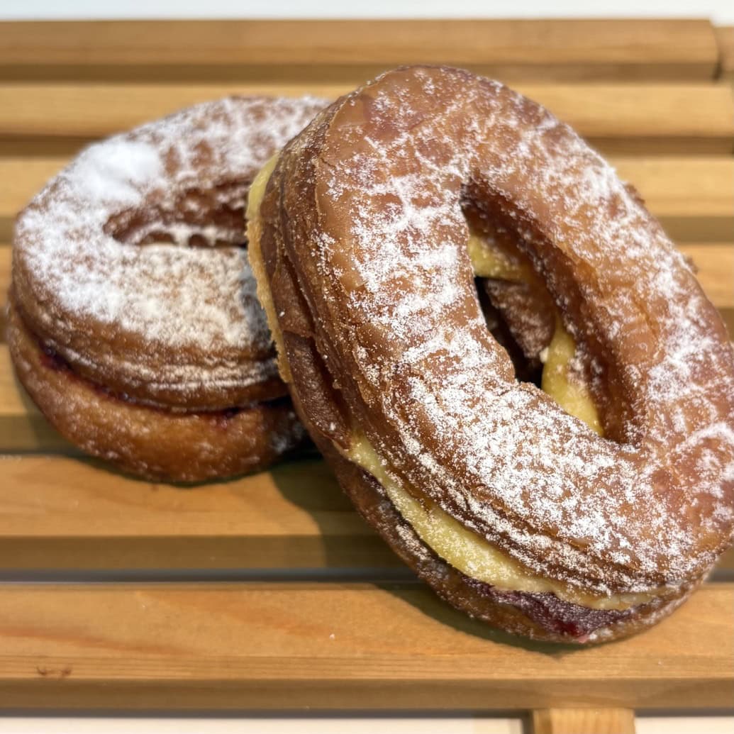 いちごのミルフィーユドーナツ