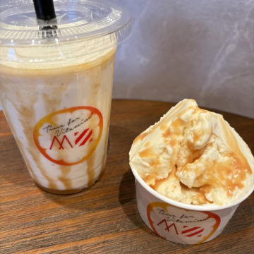 じゃばらとフローズングリークヨーグルトオレンジとアプリコットのキャラメルソース