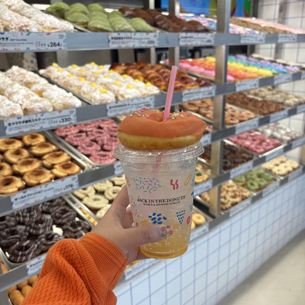 【ジャック イン ザ ドーナツ】の新店舗が“推し活”スポットに⁉ 全11色の限定ドーナツ＆ドリンクを総チェック♡