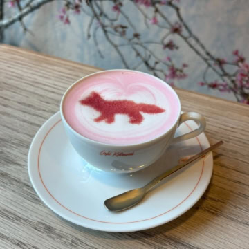 カフェ キツネ　桜ラテ