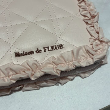 メゾン ド フルール × ハローキティ　いちごマルチケース