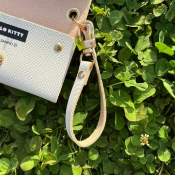みずいろ ハローキティ　ストラップ付きマルチケース