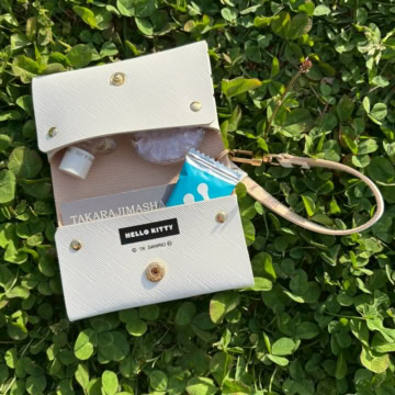 みずいろ ハローキティ　ストラップ付きマルチケース