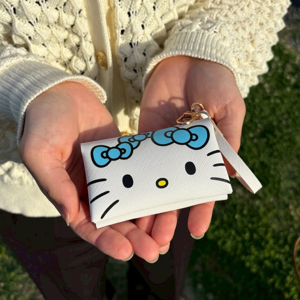 みずいろ ハローキティ　ストラップ付きマルチケース