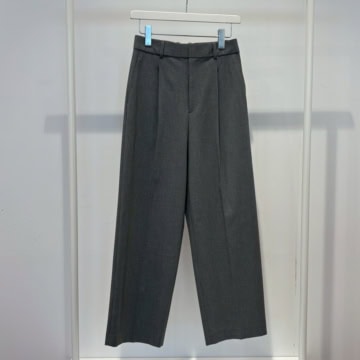 ユニクロ　タックワイドパンツ