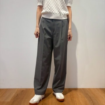 ユニクロ　タックワイドパンツ