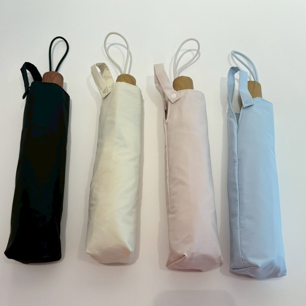 ユニクロ　UVカットコンパクトアンブレラ遮熱