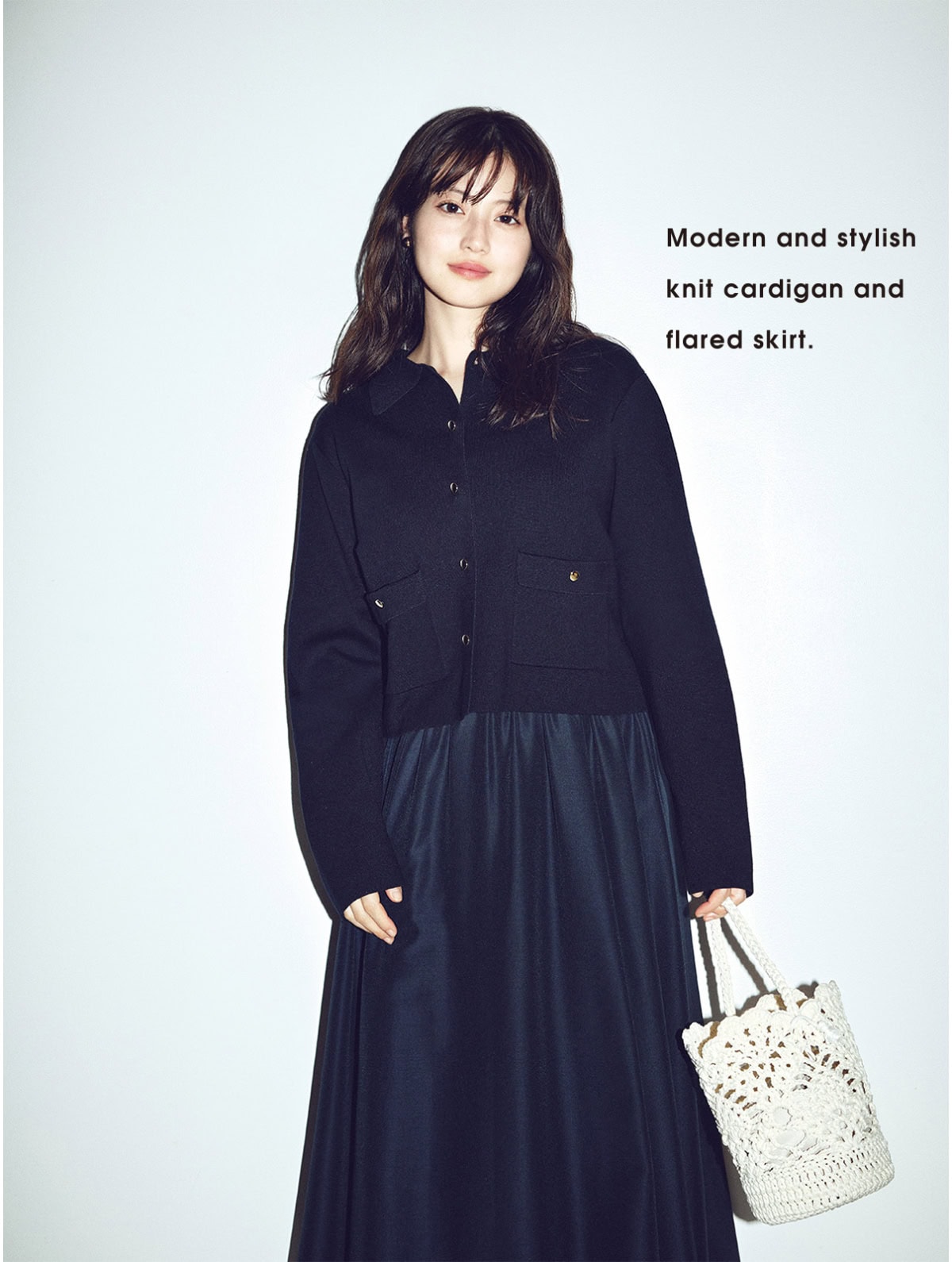 今田美桜さんが纏う、ナチュラルビューティーベーシックのマリンスタイルコーディネートのカット