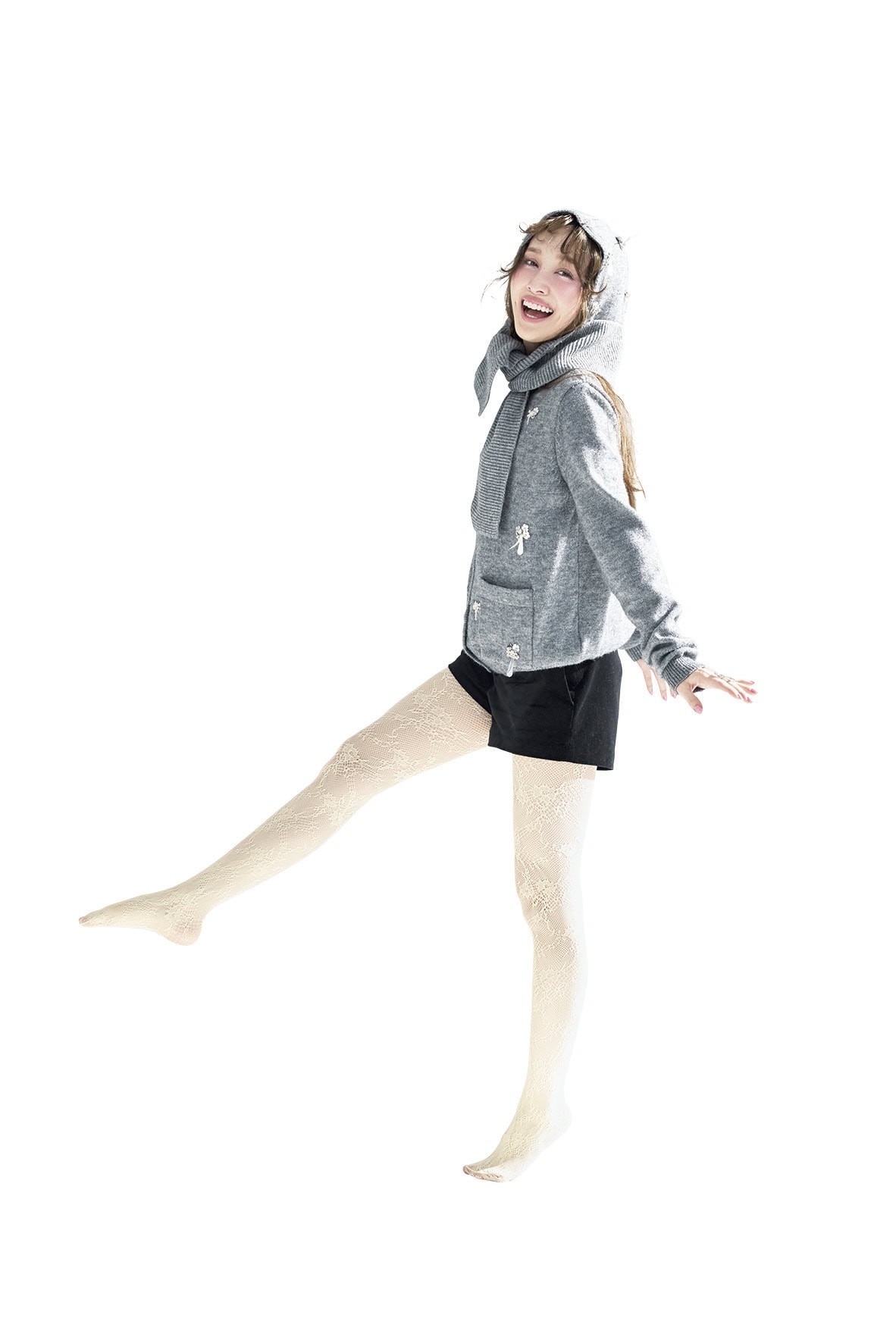 最旬チークをまとい、ポーズをとる百田夏菜子