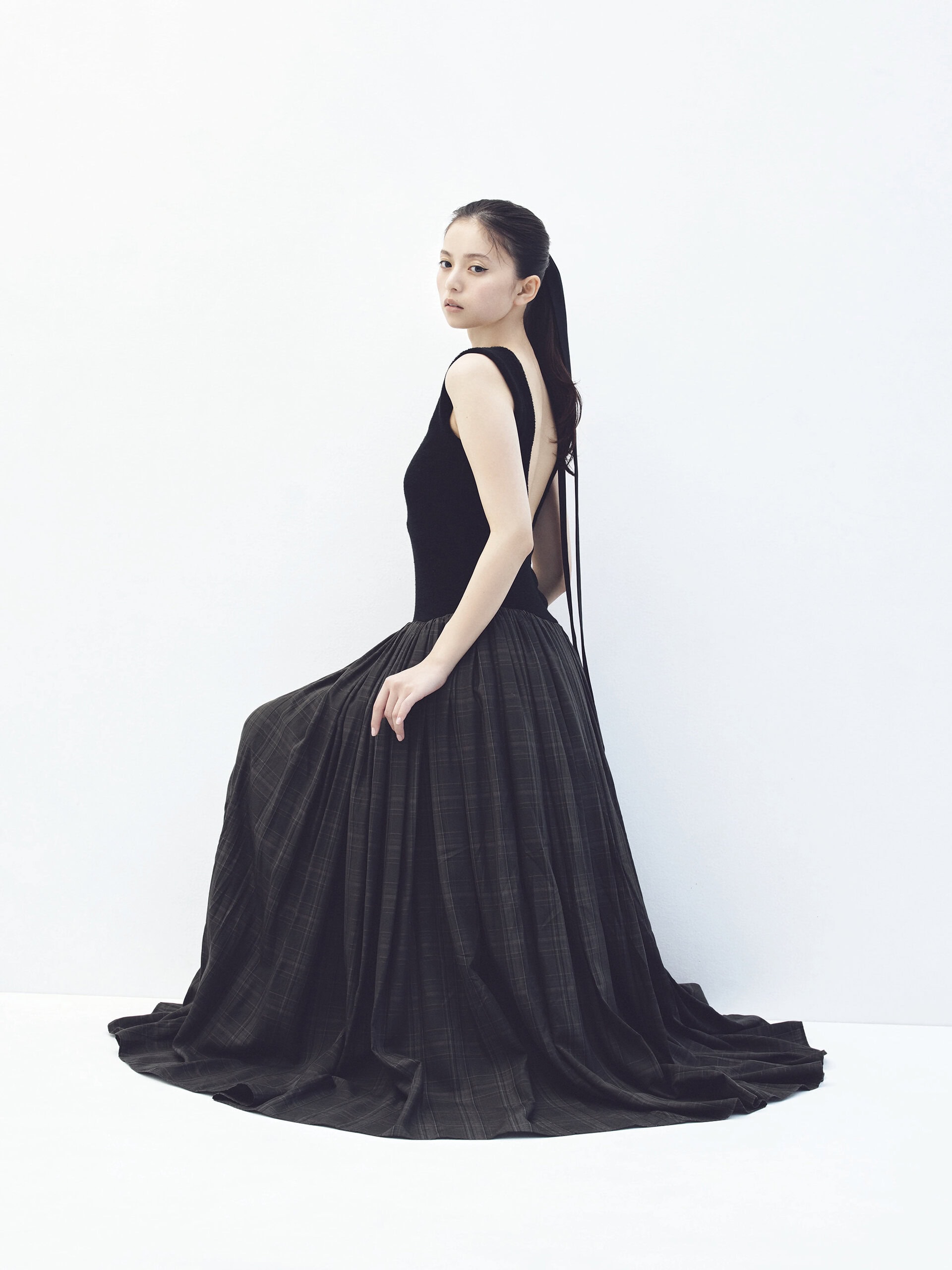 【齋藤飛鳥】「ワタシのカワイイは、私が決める」モードからフェミニンまで至高の最新コーデ6選