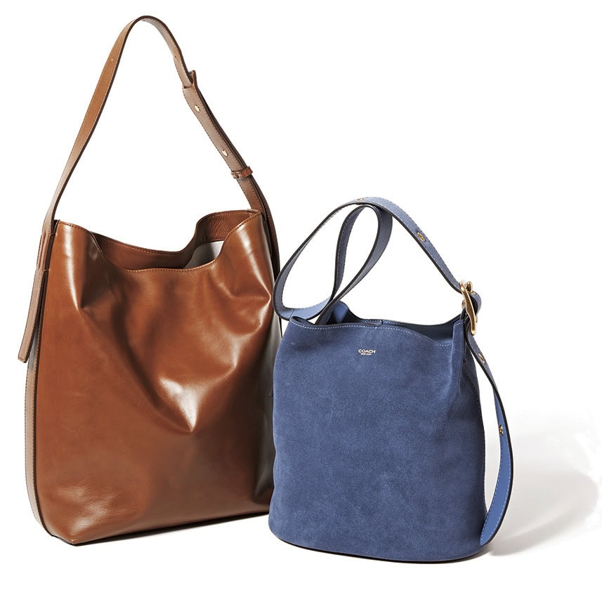 レザー素材のバケットバッグ。柔らかなブラウンの大容量タイプと、スエード素材のブルーカラーが印象的なデザイン