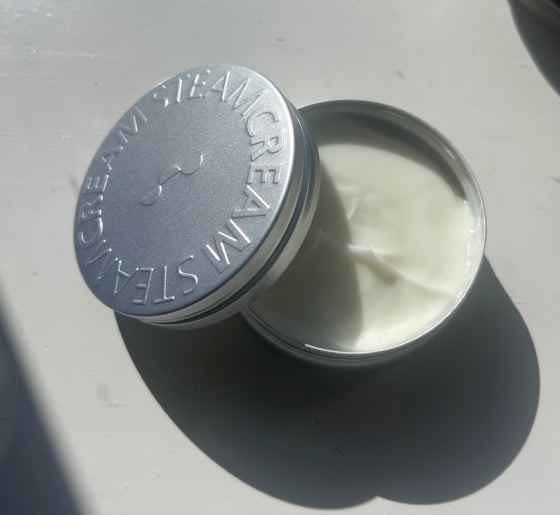 【スチームクリーム】使い方無限大♡ 累計1000万個突破の“名品クリーム”でボディケアをシンプルに【BEAUTY BUZZ】