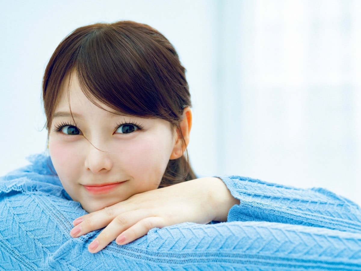 サラサラするんに髪質をアプデできるドライシャンプー「バティスト」のイメージ画像。齊藤なぎさがモデル。