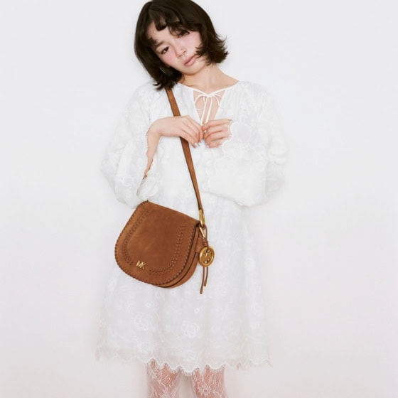 【宮﨑優】マイケル・コースで魅せる、都会的なフレンチシック。南仏の風を感じる大人のロマンスタイル♡