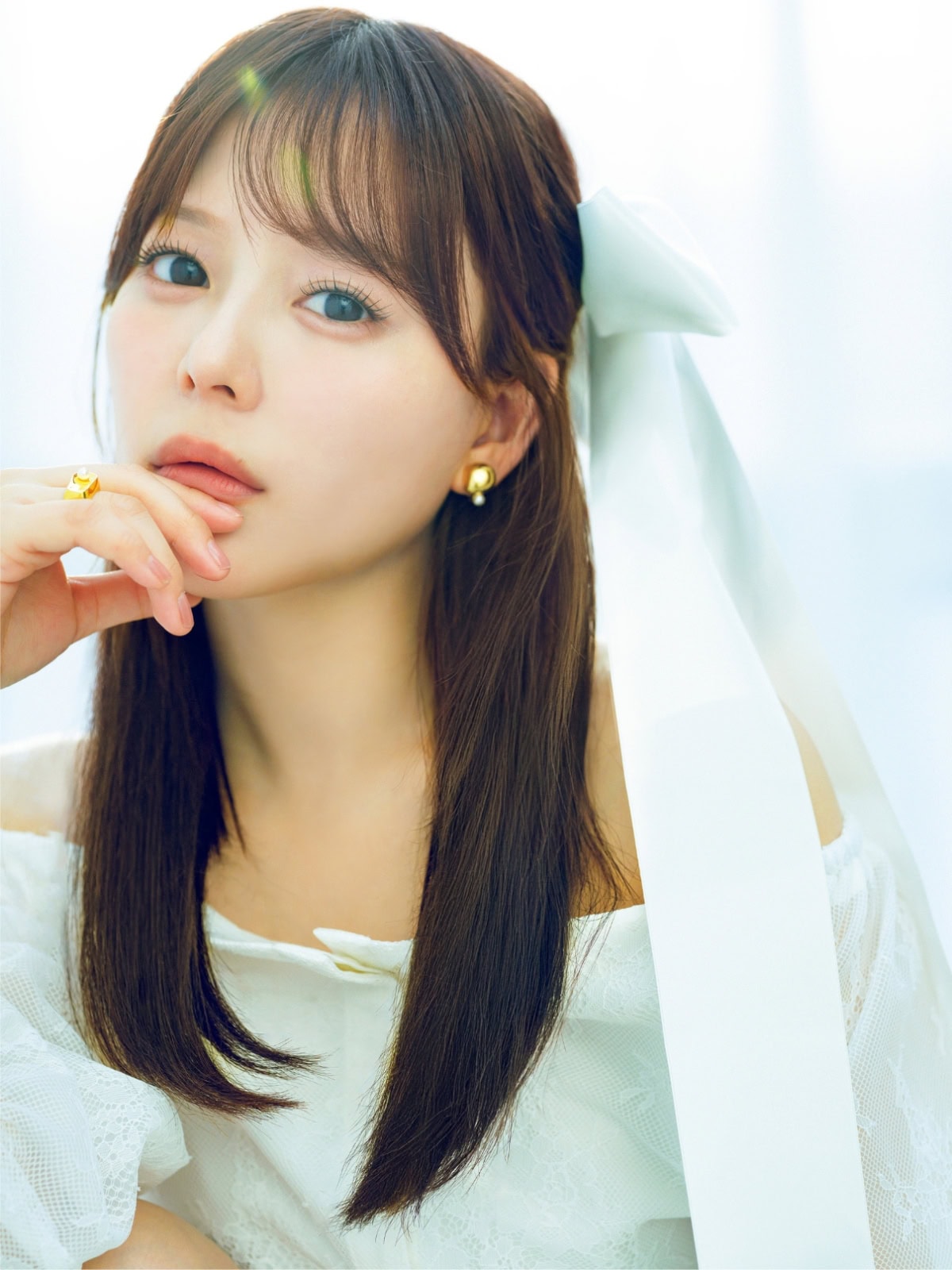 ドライシャンプー「バティスト」でアイドル級のサラサラ前髪を表現する齋藤なぎさのルック。