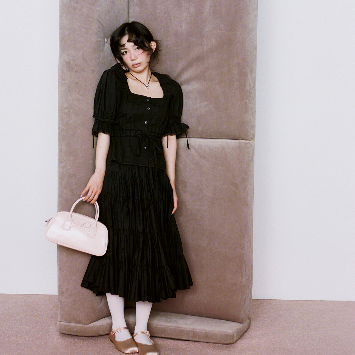 女優・宮崎優が魅せる新境地。甘くて魅惑的な王道ガーリーコーデ