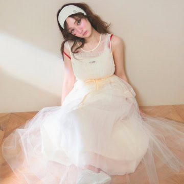 谷まりあが着こなす大人の肌見せ♡ あざとヘルシーコーデ