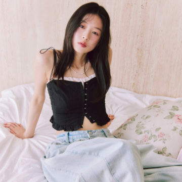 ジェニーやモモがお手本♡ “見せブラ”でこなれる夏のレイヤードコーデ2選