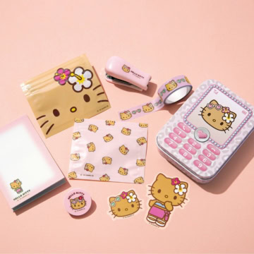 【付録】平成レトロがエモすぎ♡「日焼けハローキティ」ガラケー風缶ケース入り文具9点セットが超豪華!【sweet9月号】