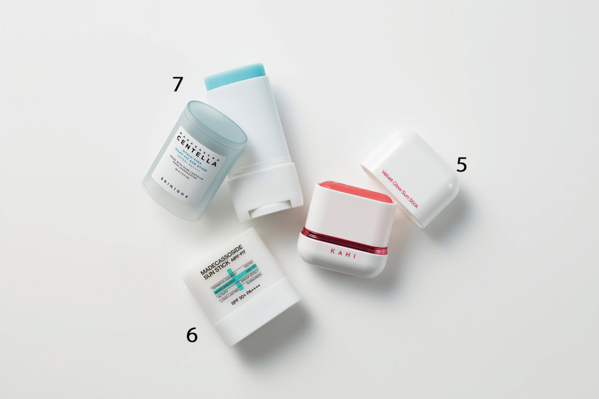 KAHIのベルベット グロウ サンスティック、メディヒールのマデカッソシド サンスティック、SKIN1004のヒアルーシカ サンスティックなどの日焼け止めサンスティック