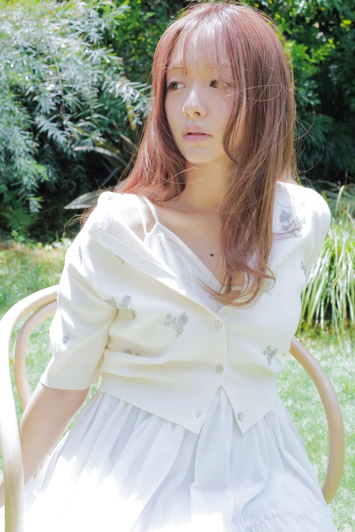 【森香澄×COCO DEAL】繊細なディテールに甘さを秘めて高揚感を誘う大人のロマンスを体現 